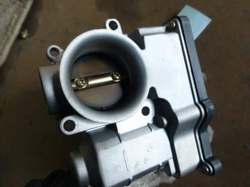 CR12 Throttle Body for Nissan thumbnail